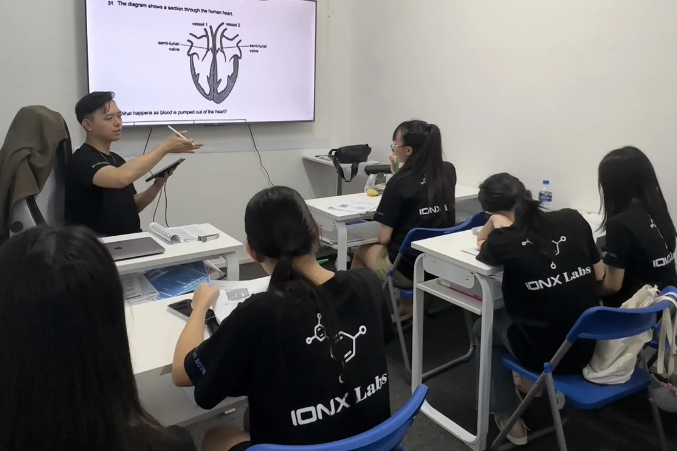 Mr Ken Chong teaching a small-group O-Level Biology class at IONX Labs Singapore